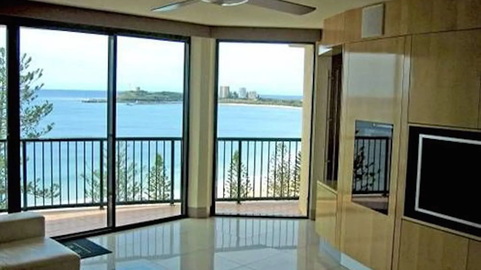 Peninsular Beachfront Resort Mooloolaba 4*,  Australia