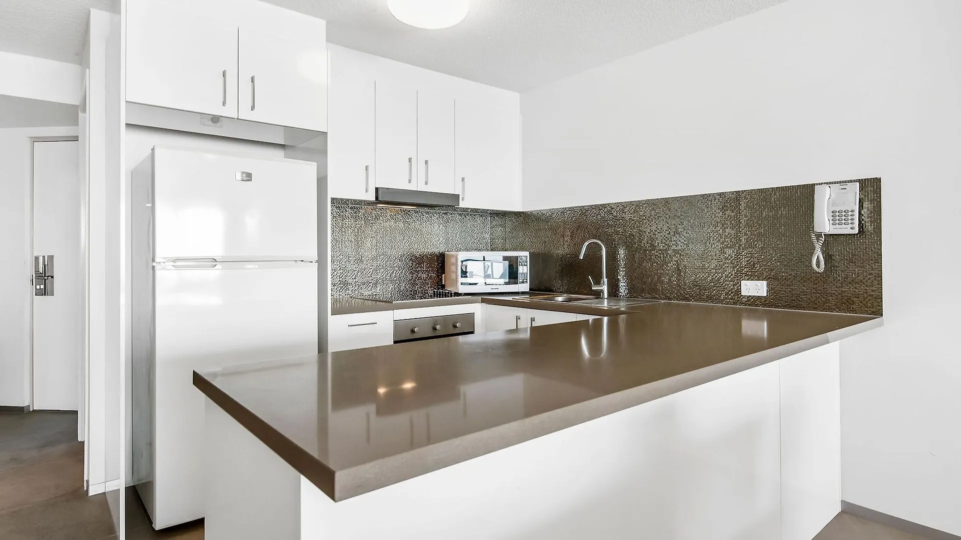 ****  Peninsular Beachfront Resort Mooloolaba Australia